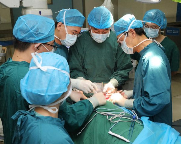 深资管 生死时速6小时! 东营一家医院成功救治严重贯穿伤患者